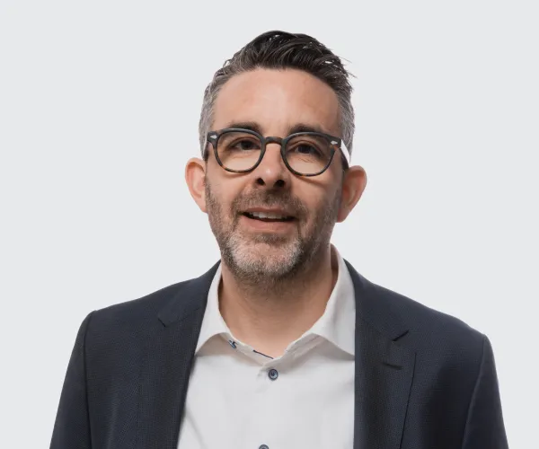 <img alt="" src="https://www.lcdinvent.bolt.se/media/pages/kontakt/ebe41df023-1717583557/vnt-portratt-studio-jesper-full.jpg">